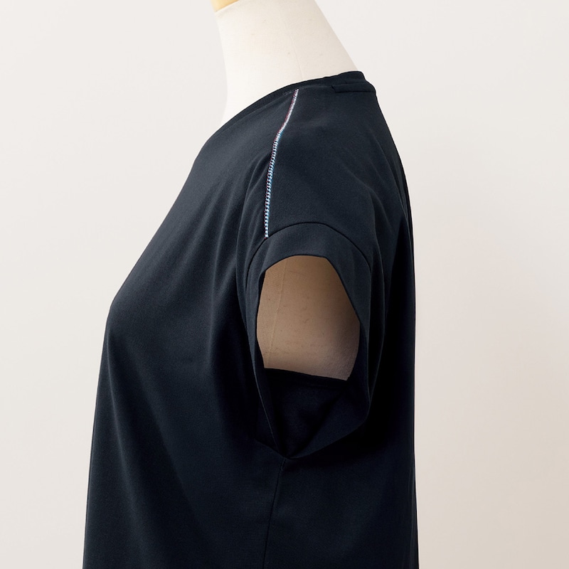 袖口から下着や脇が見えにくい安心デザイン