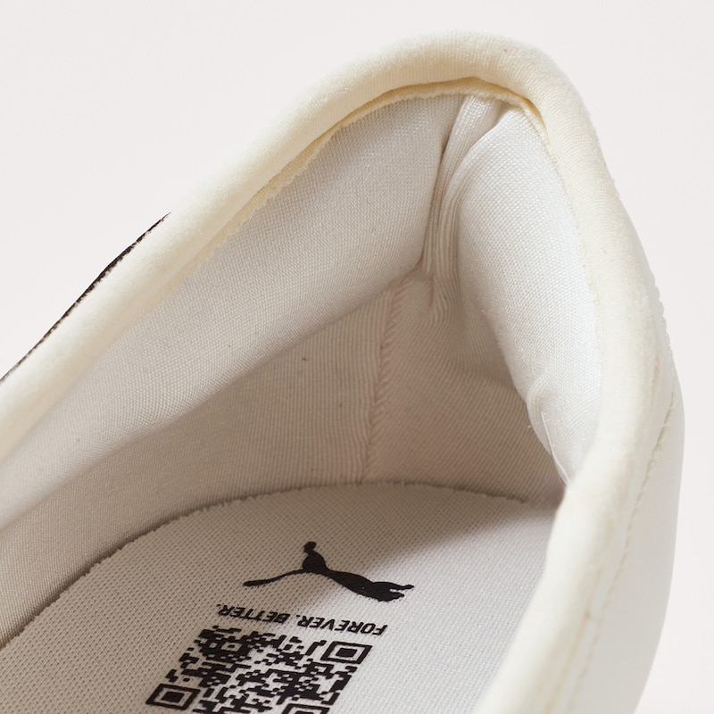 かかと内側にクッション付き