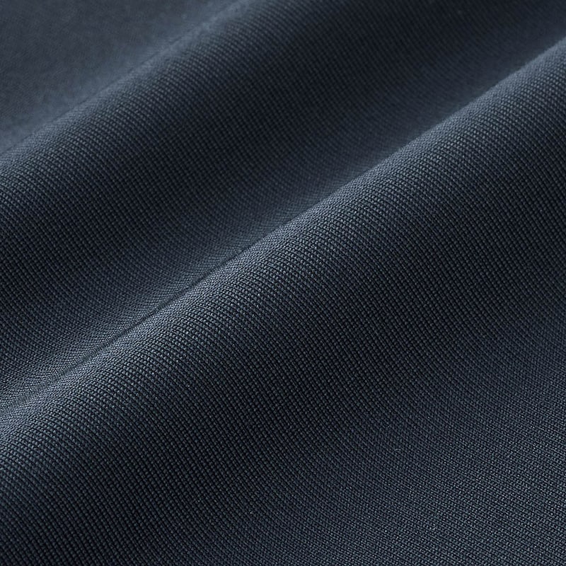 肌が触れるたびに、ひんやり涼を感じ、汗をかいてもサラサラでなめらかな肌ざわり