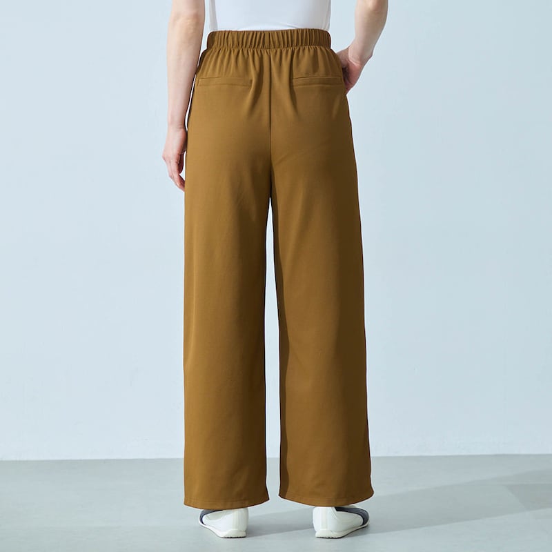 モデル身長167cm／M ※写真は撮影用のため股下+3cmになります。