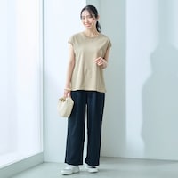 モデル身長167cm／M ※写真は撮影用のため股下+3cmになります。