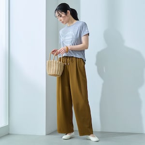モデル身長167cm／M ※写真は撮影用のため股下+3cmになります。