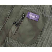 ファスナー付き胸ポケット