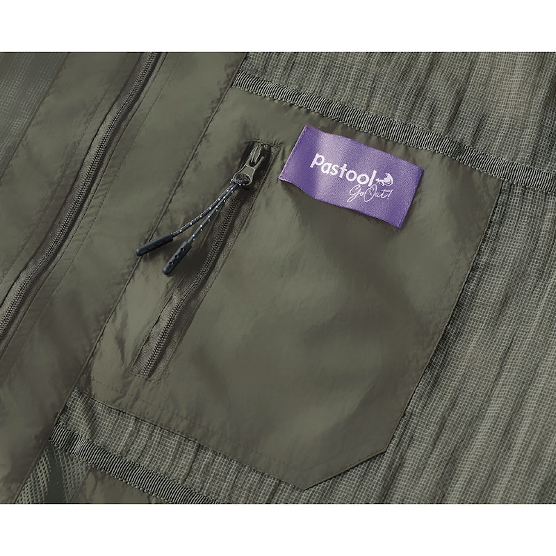 ファスナー付き胸ポケット