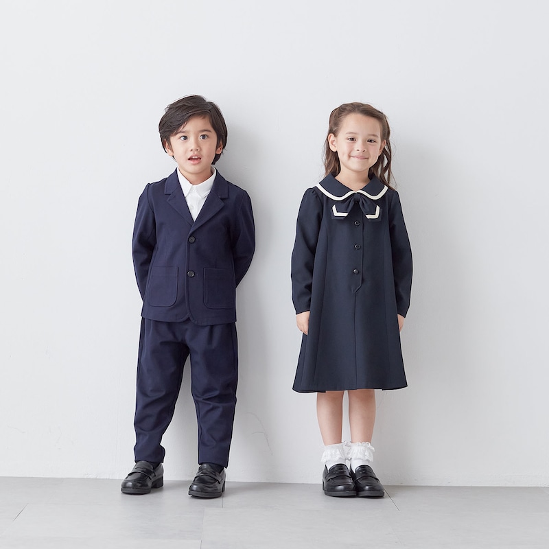 左)モデル身長107cm・110サイズ、右)モデル身長105.5cm・110サイズ