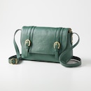 エメラルドグリーン