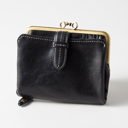 ベルトがアクセントの本革がま口二つ折り財布