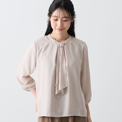 アクセ付きボウタイブラウス