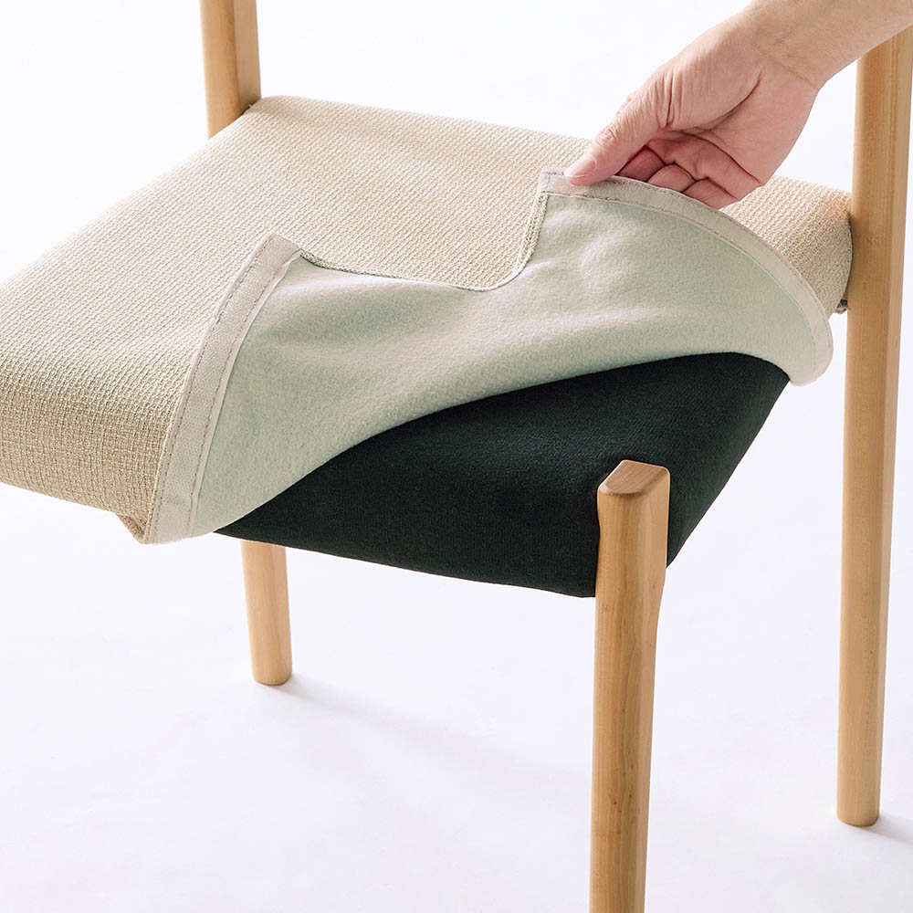 指先ひとつで持ち上がる軽量ダイニングチェア 【重さ約3kg/座面カバーリング/スタッキングできる】 指先ひとつで持ち上がる軽量ダイニングチェア 【重さ約3kg/座面カバーリング/スタッキングできる】
