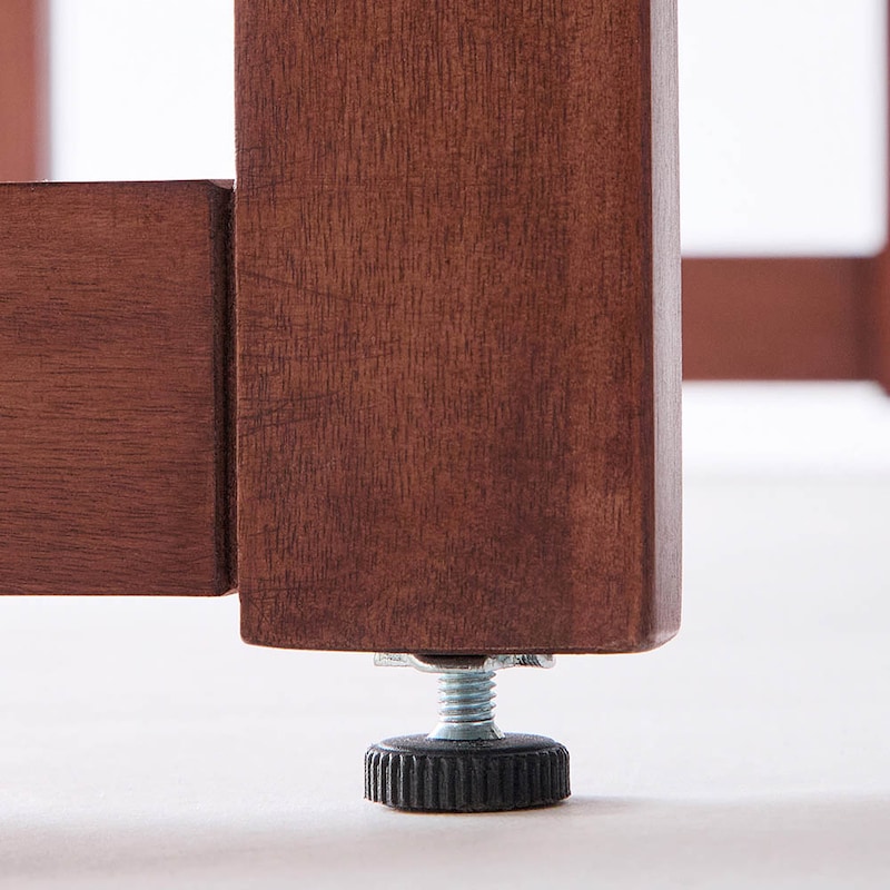 ガタつきが調整できるアジャスター付き