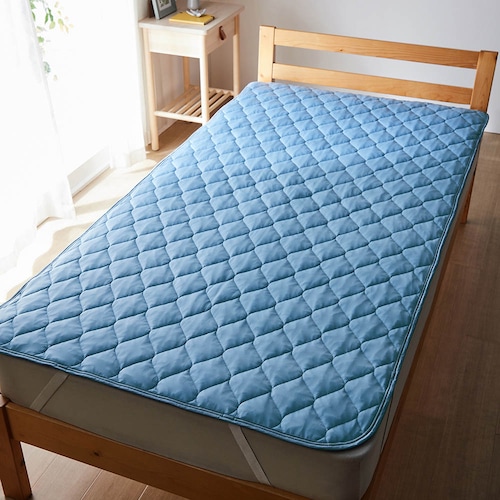 冷たさが持続するもっちり接触冷感リバーシブル敷きパッド