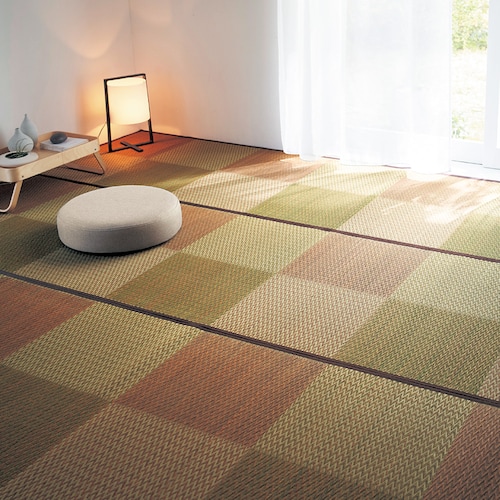 敷き詰められるい草ラグ