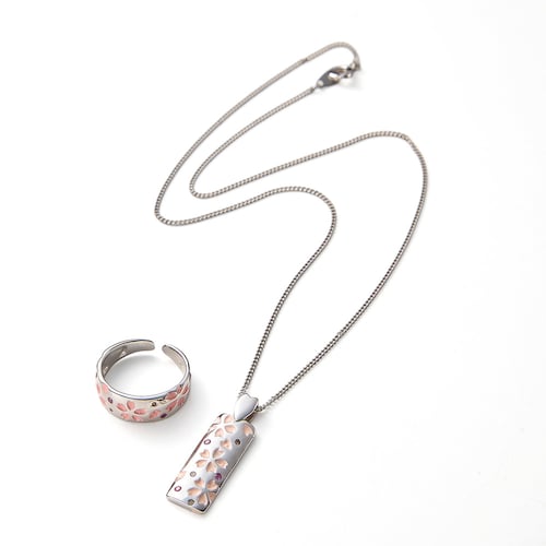 ピンクサファイア＆ダイアモンド 桜デザインのネックレスとリング