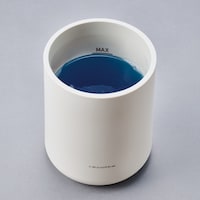 液体を入れやすい大きな開口部。約250ｍLのMAXライン付き