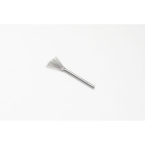 目詰まりなくキレイに取れる、おろし金ブラシ「Hake」