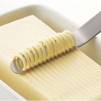 Ｎｕｌｕ/固いバターもふんわり糸状に削る斜めの小さな穴