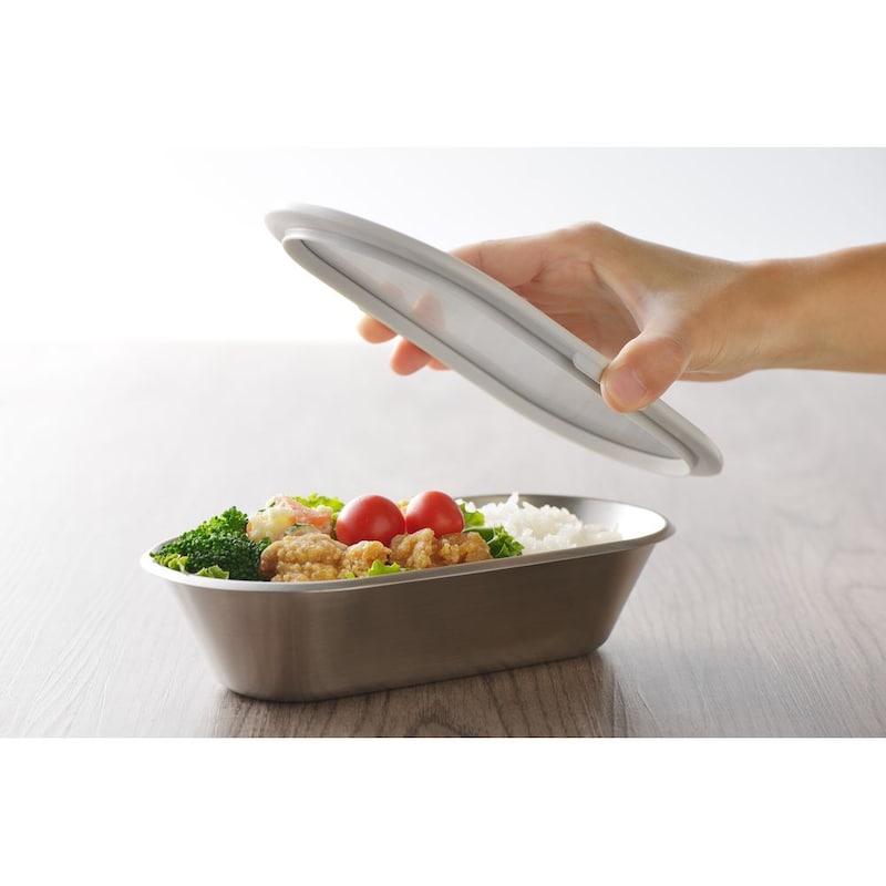 底に向かって細く、手のひらにしっかり収まって持ちやすい形状