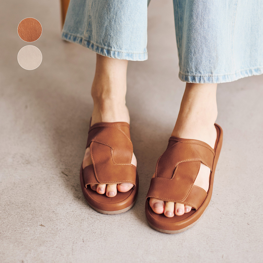 スタイリッシュデザインの合皮スリッパ