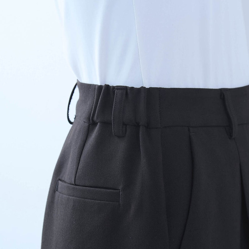 ウエストはサイドのみゴム仕様