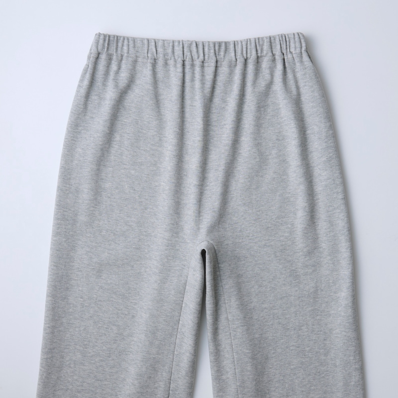 後ろは縦の縫い目がなく肌あたりがやさしい