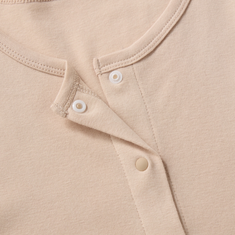 スナップボタンの前開き仕様