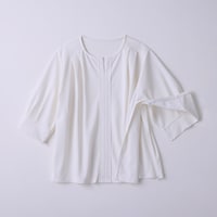 両脇がファスナーで開きます