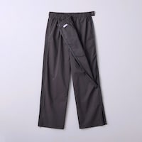 両脇がファスナーで開きます