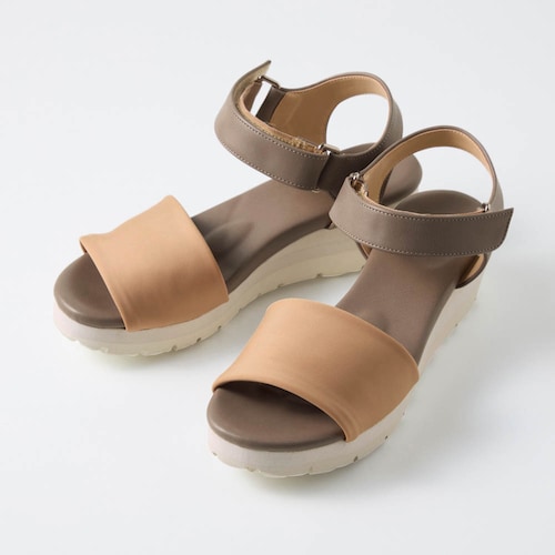 ふわふわな履き心地のストレッチサンダル