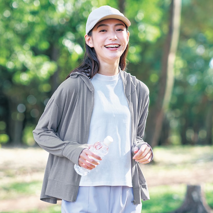 ほぼ日傘のようなUV遮熱パーカ