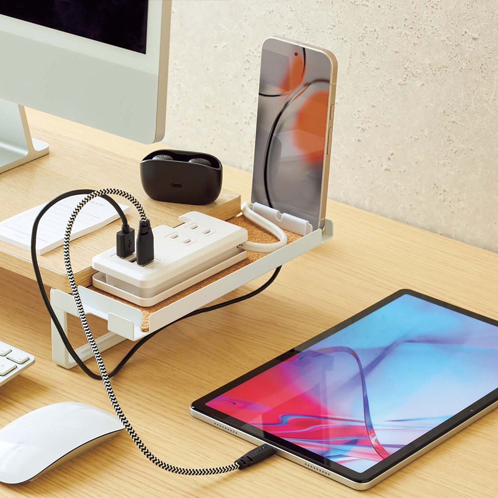 USBハブを置いたり、充電したまま立てられるスマホスタンド付き（ナチュラル/サイドトレー付き）