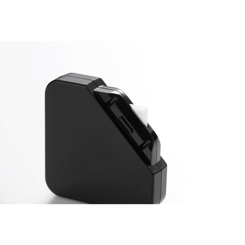 カッターの刃は、 金属より強くて硬いジルコニア製のセラミック刃を使用