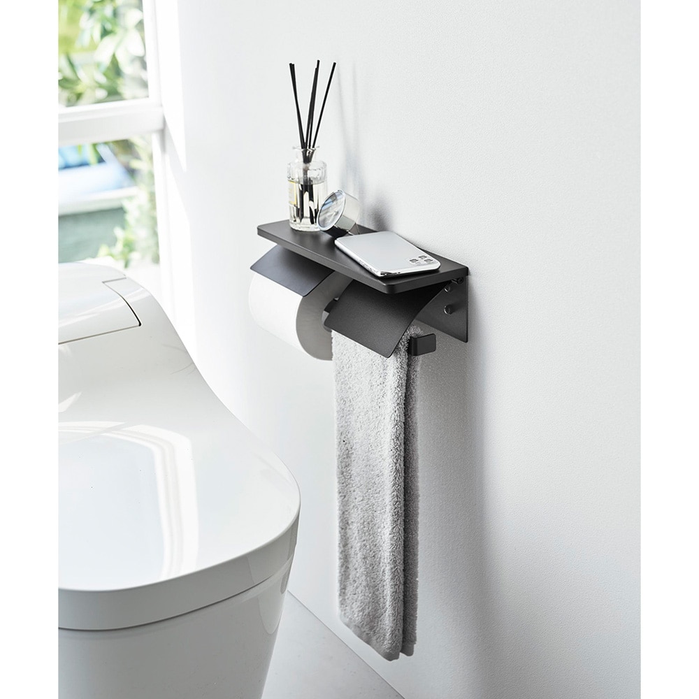 予備のトイレットペーパーを置ける2連タイプで、片側をタオル掛けにしても便利です