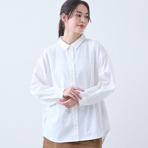 綿素材のタックブラウス