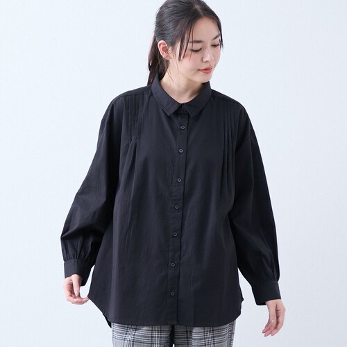 綿素材のタックブラウス