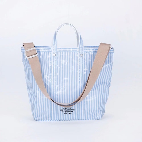 内ポケットがサコッシュになるラミネートトートバッグ （３WAY）