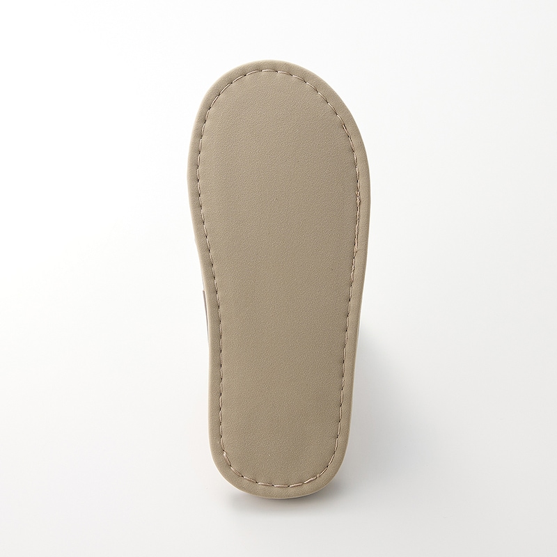 裏面にはすべりにくい素材を使用