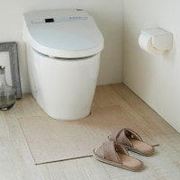甲の表面は汚れをさっと拭き取れる合皮素材なのでトイレ用のスリッパにも