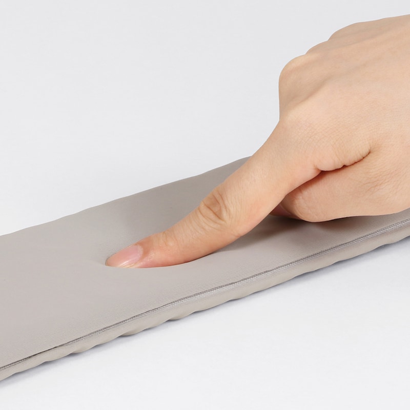 やわらかな素材で首にも腰にもやさしくフィット