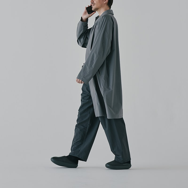 傾斜ソールが平らな道でも上り坂を歩くような運動効果で、脚やお尻の筋肉をエクササイズできます