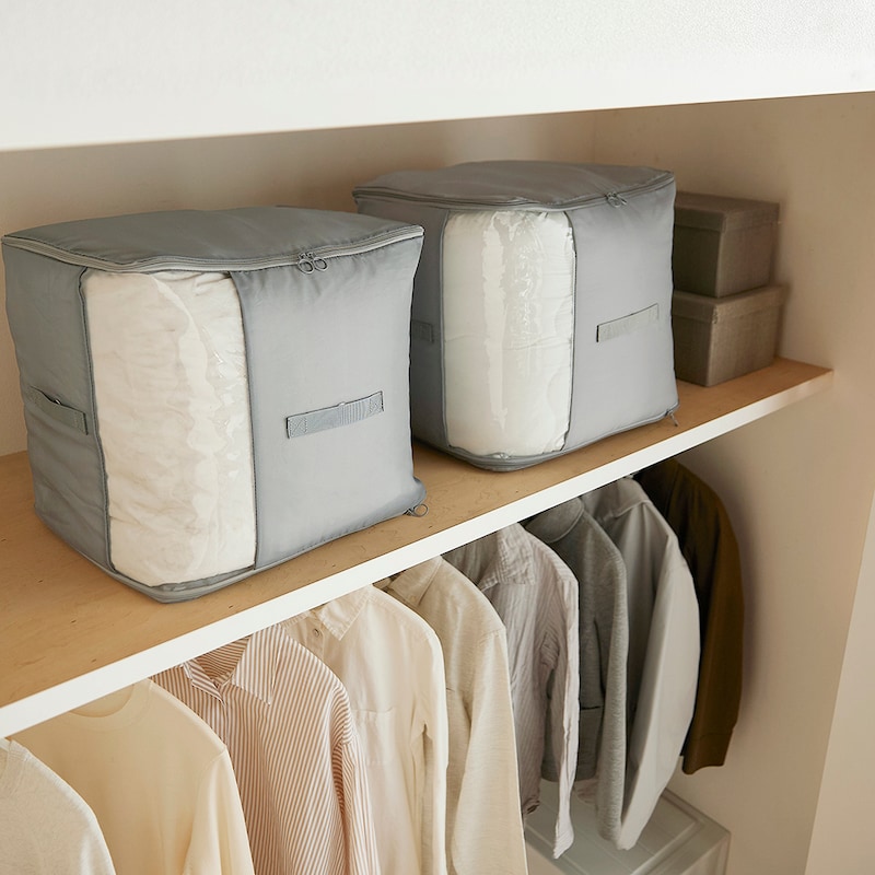 ４０×３５×６０（圧縮時３５）ｃｍは、クローゼットの天袋に収まるサイズ感です