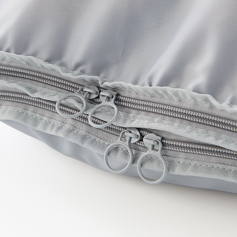 ダブルファスナー仕様で開閉がしやすい