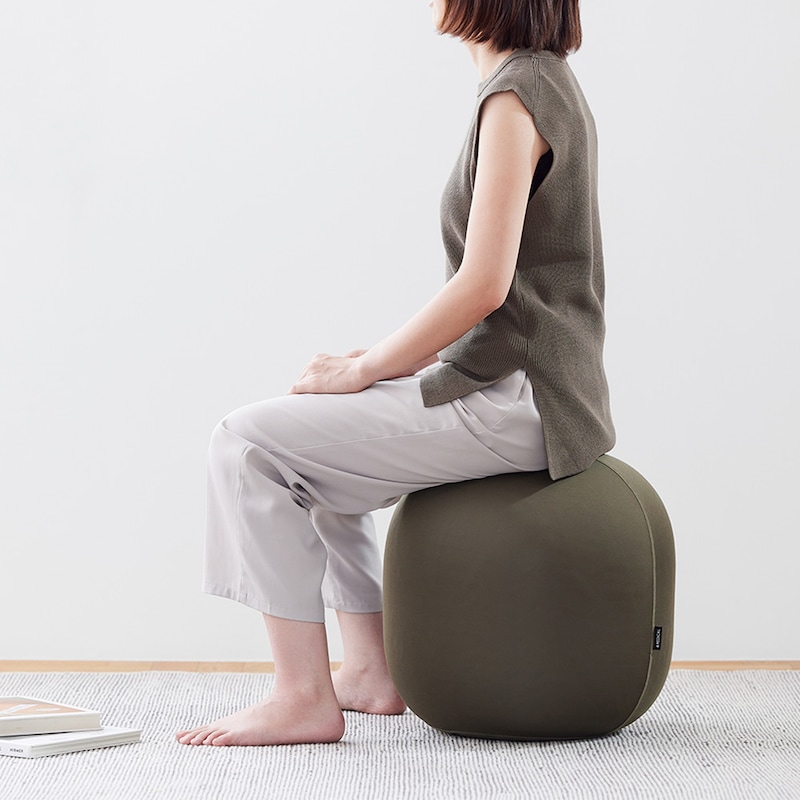 小さなスツールとしてちょうどいいバランスボール