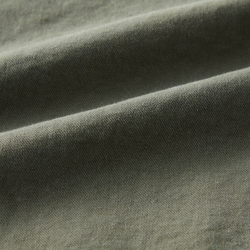 適度な肉厚感があるバックサテン素材