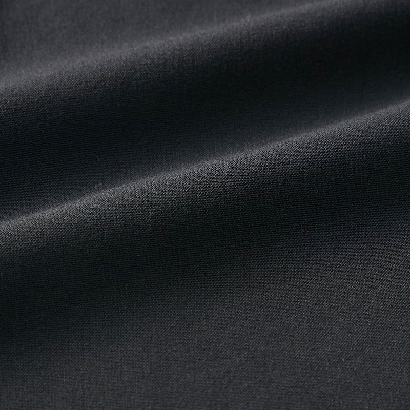 さらっとした質感でカットソーのような柔らかな素材