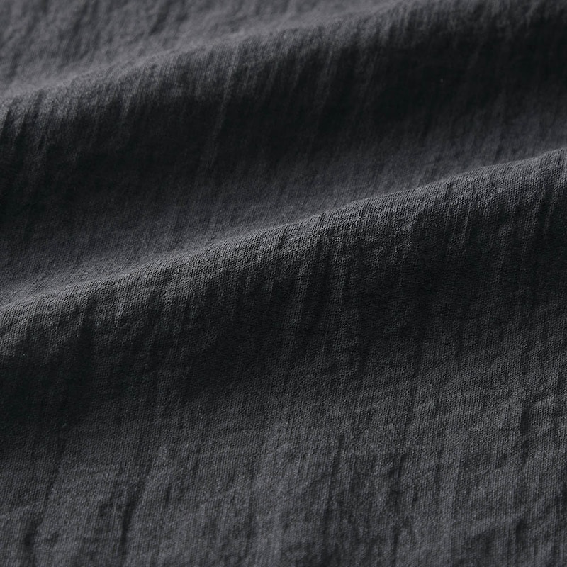 夏の黒でも涼し気なシアー感のある素材