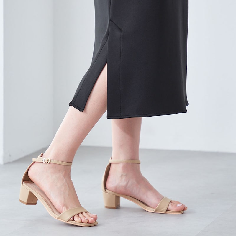 ベンツスリットだから気になる脚も見えにくく安心◎