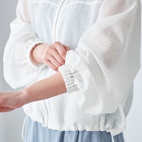 袖口はゴム仕様でたくし上げもスムーズ