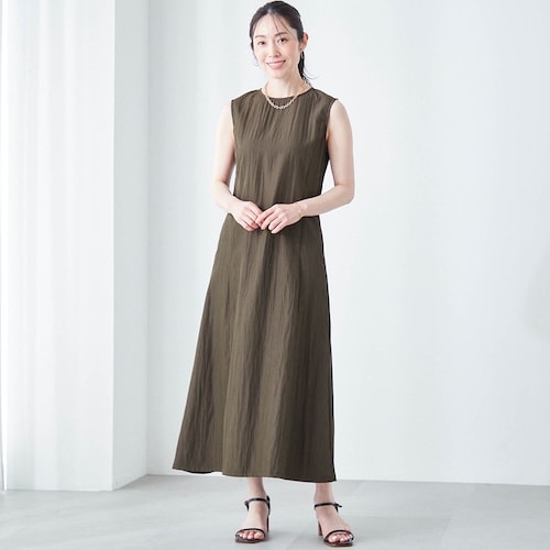 シックなノースリーブワンピース