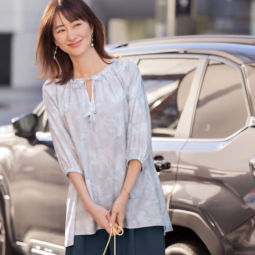 総柄プリントチュニックブラウス