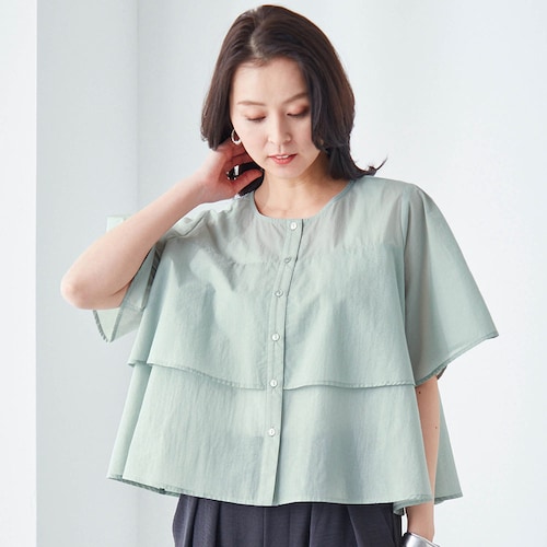 クロップド丈フリルブラウス